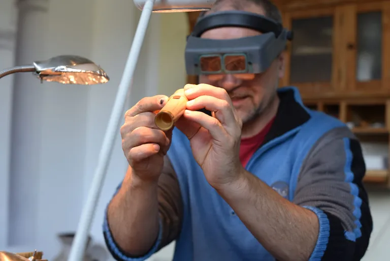 Handwerker in der Werkstatt