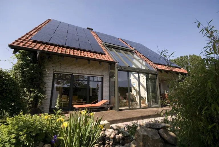 Solarausbau ohne Reform der Einspeisevergütung für Einfamilienhäuser kaum möglich