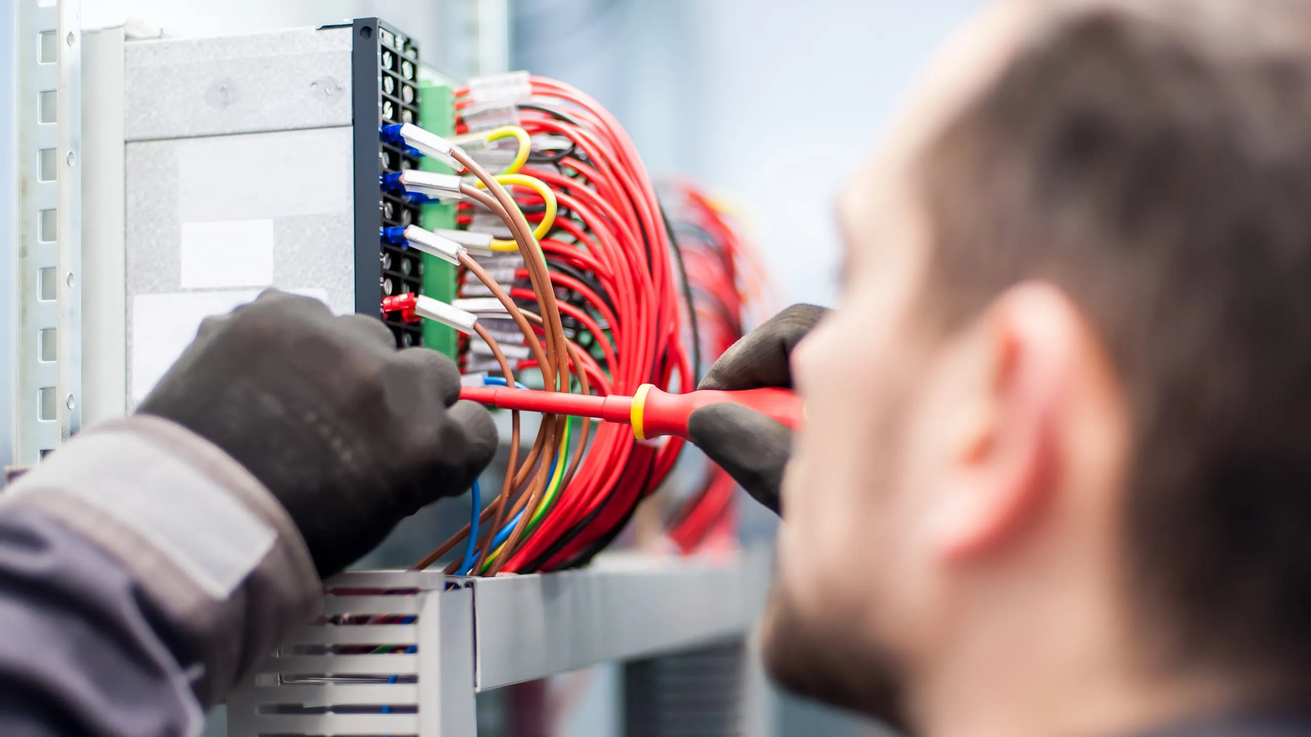 So viel Mindestlohn gibt es 2024 im Elektrohandwerk