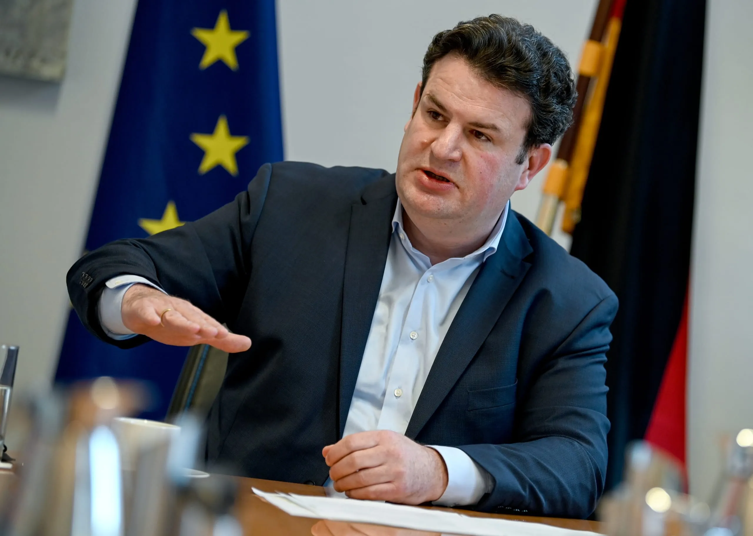 Termin für Mindestlohn-Erhöhung steht: Das sagen die Branchen