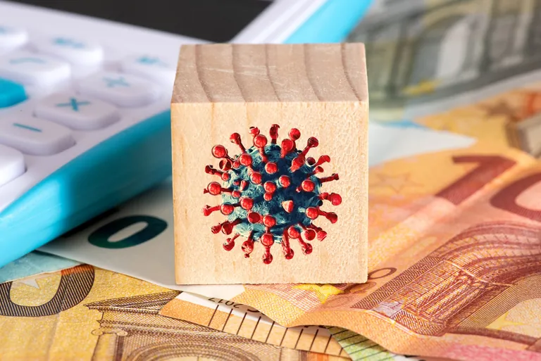 Euro-Geldscheine und Symbol f&uuml;r ein Virus.