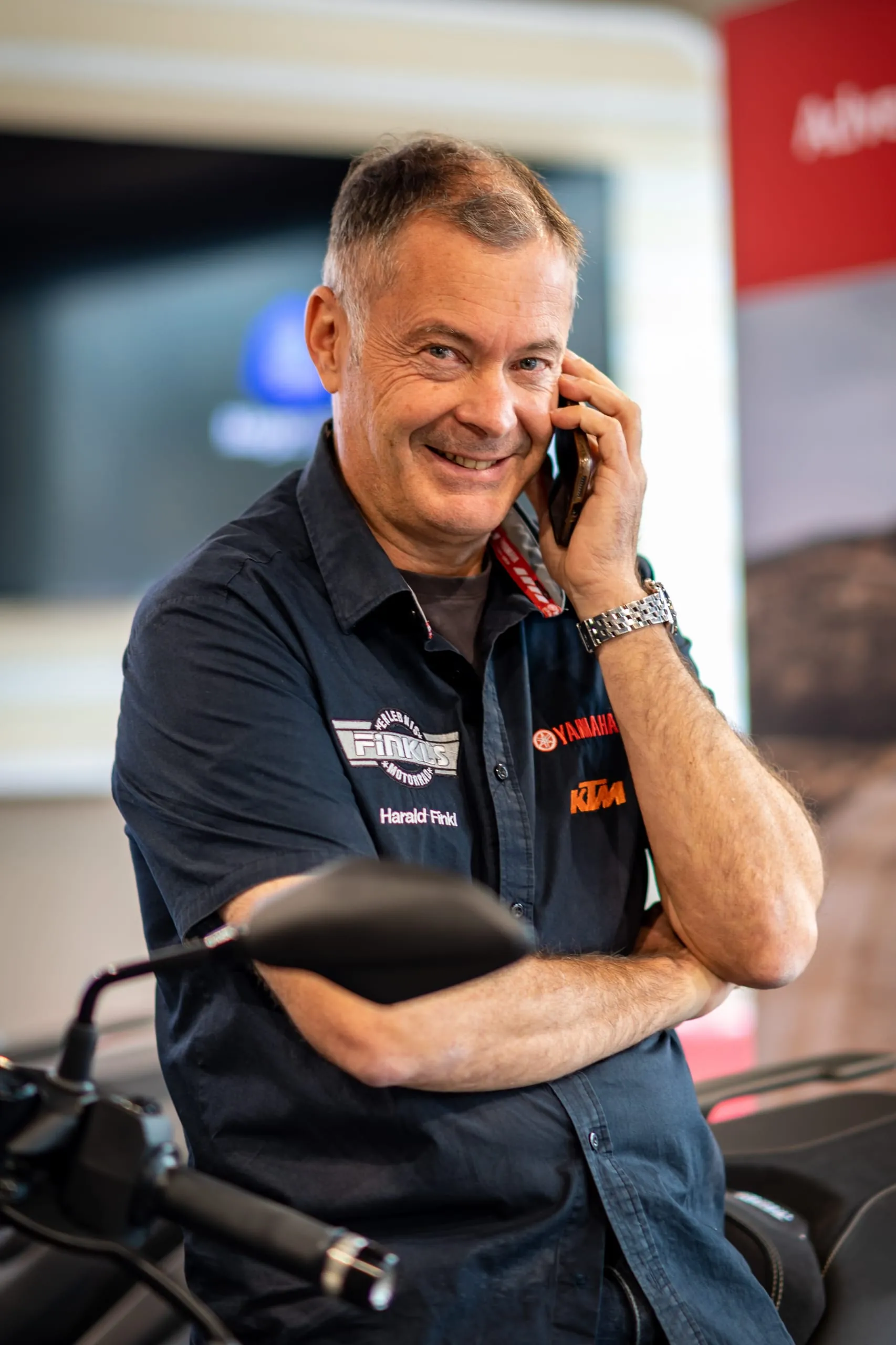 Harald Finkl am Telefon