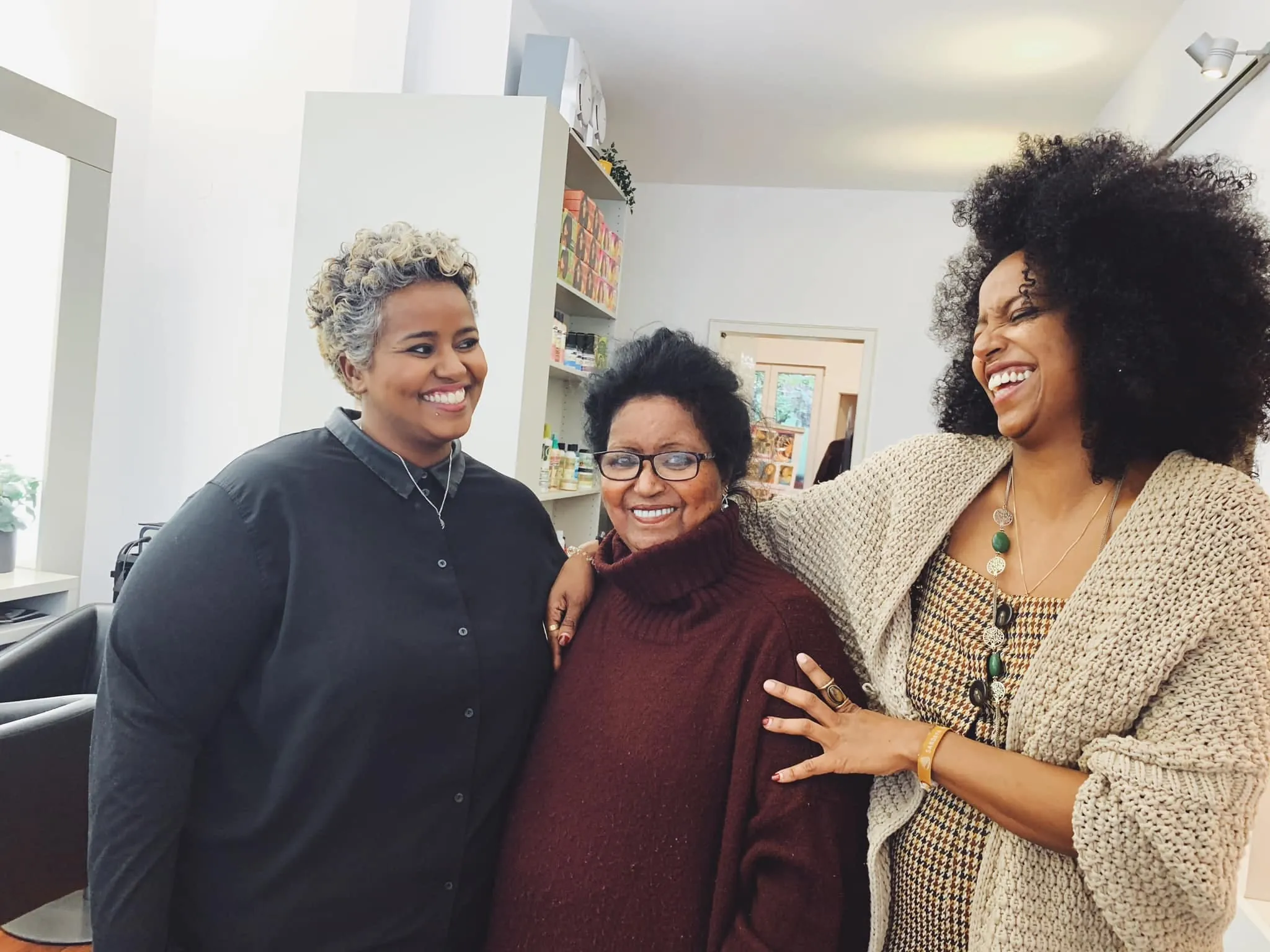 Afrosisters: Wie zwei Friseurinnen zu mehr Selbstliebe beitragen