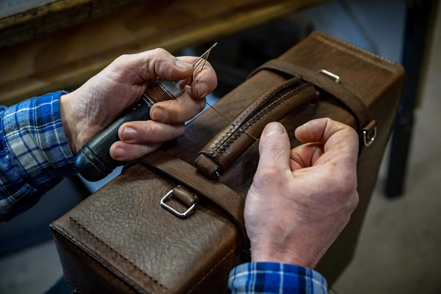 Ulrich Czerny mit der Handnähahle