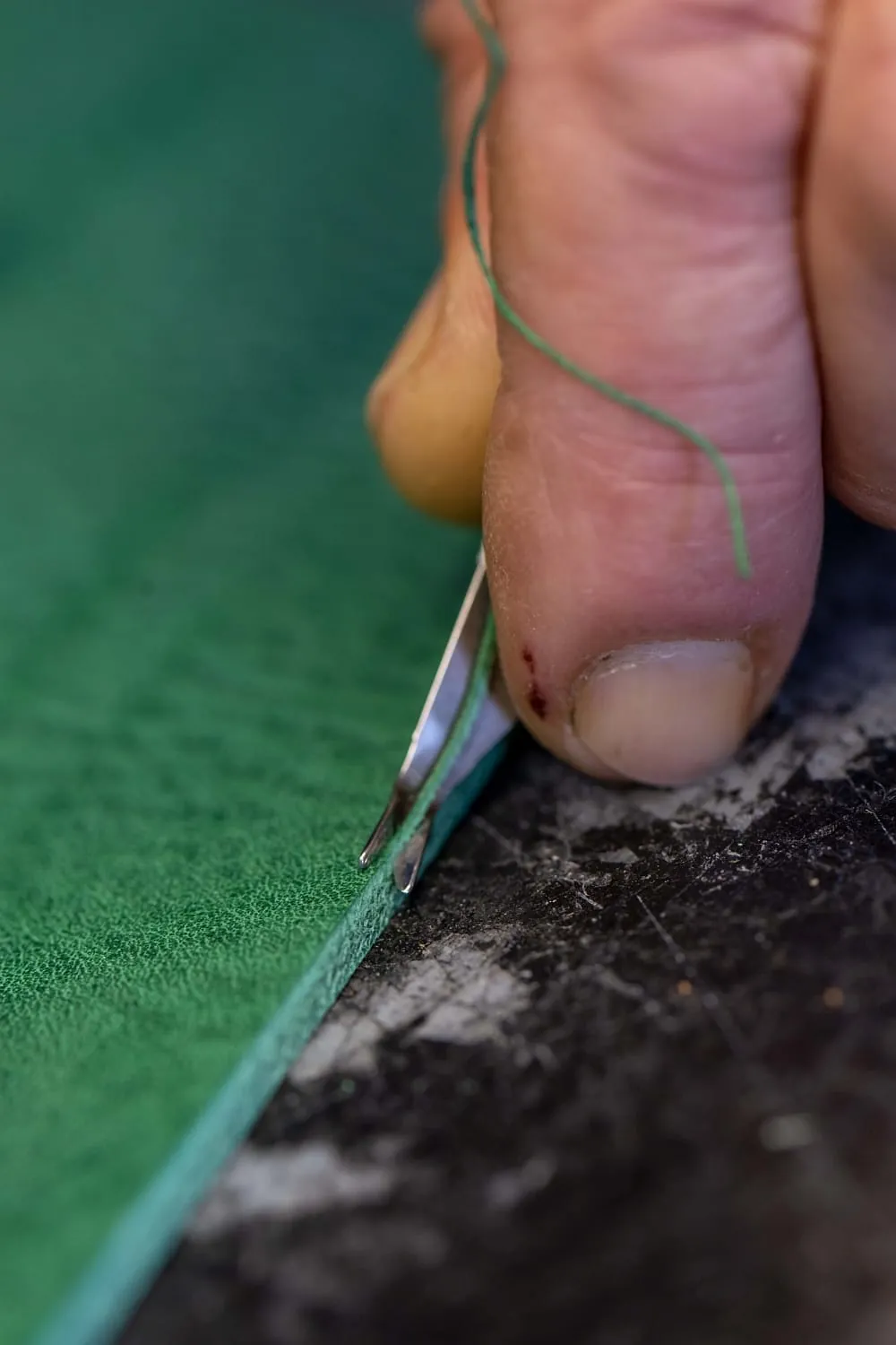 Abhobeln der Lederkante