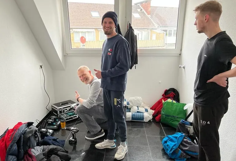 Michael Kregel mit anderen Handwerkern