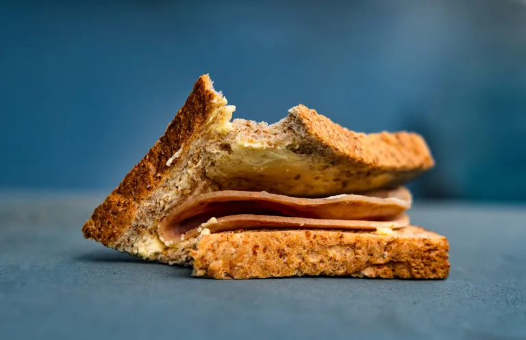 Angebissenes Pausenbrot.