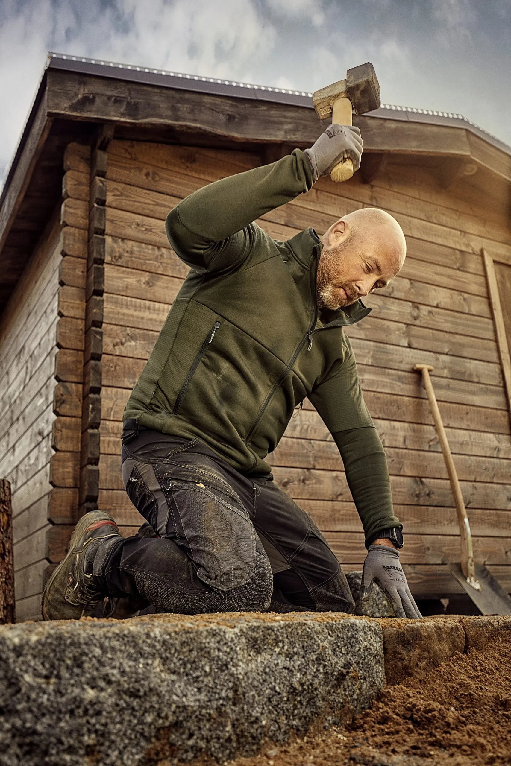 Mann in Arbeitskleidung von Engel Workwear