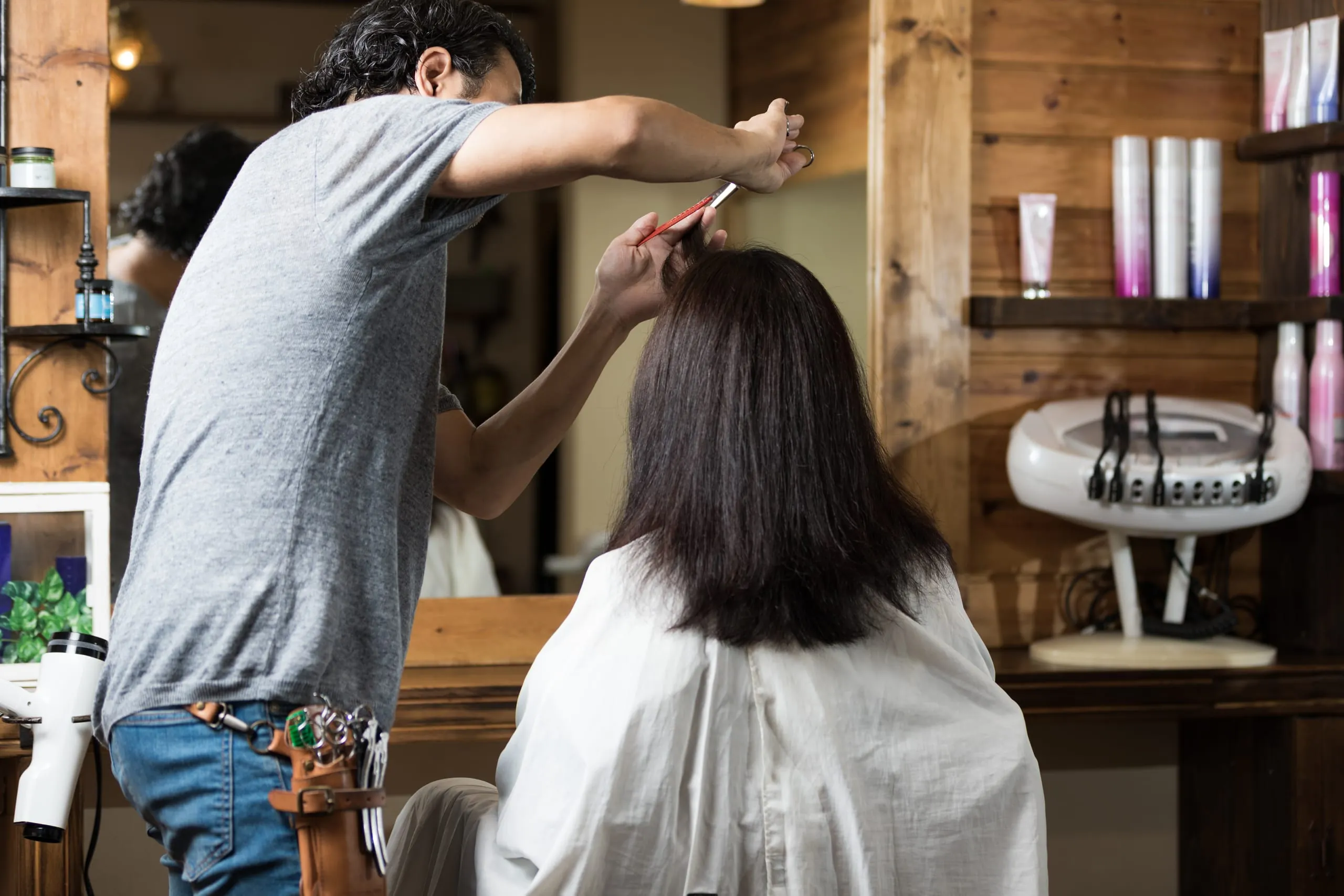 Recht auf "vernünftige Arbeit": Friseur muss kein Rezeptionist werden