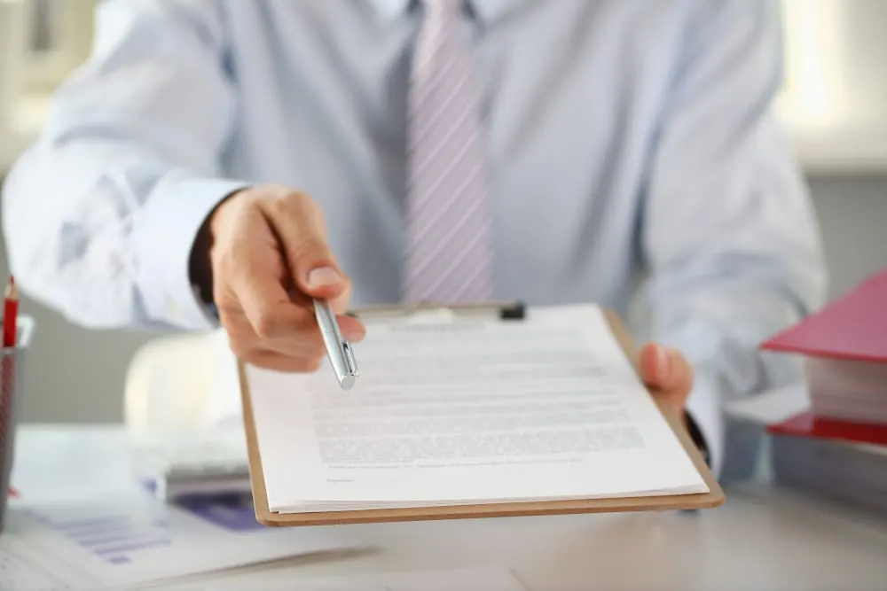 Nachweisgesetz: Ab August 2022 mehr Pflichtangaben in Arbeitsverträgen