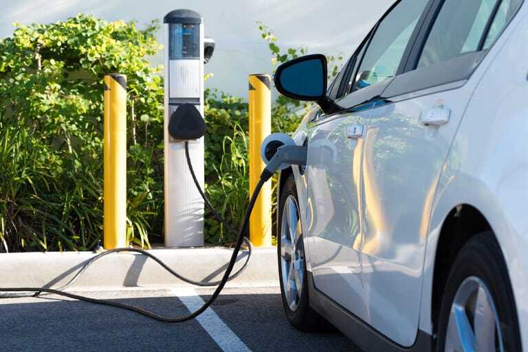 E-Auto an Ladesäule