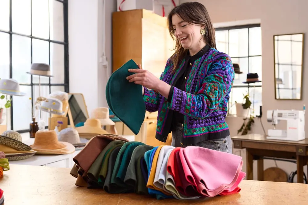 Laura Zieger und die bunten Hüte