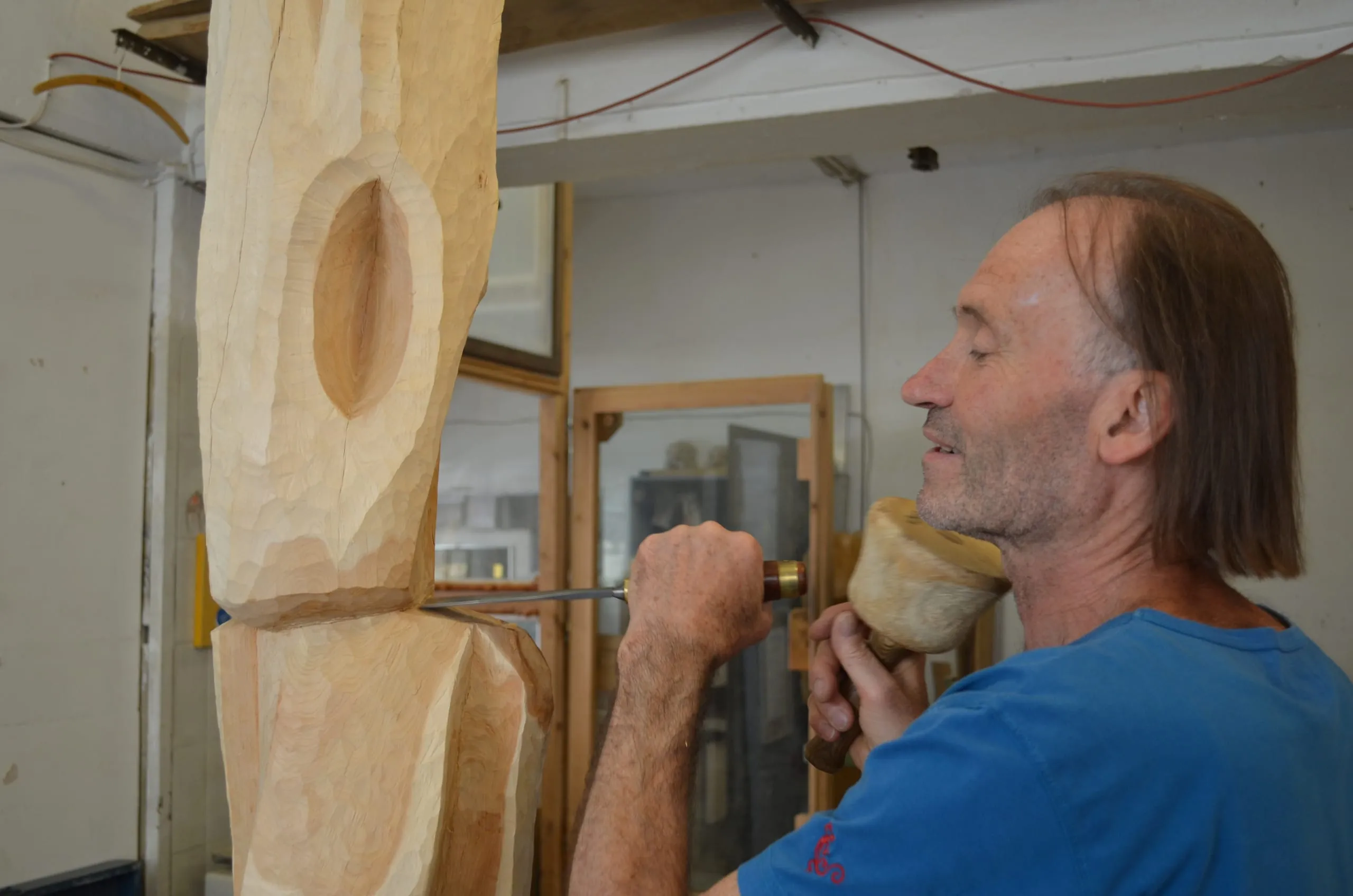 Aus Liebe zum Beruf: Bildhauer lebt seit 22 Jahren in Werkstatt