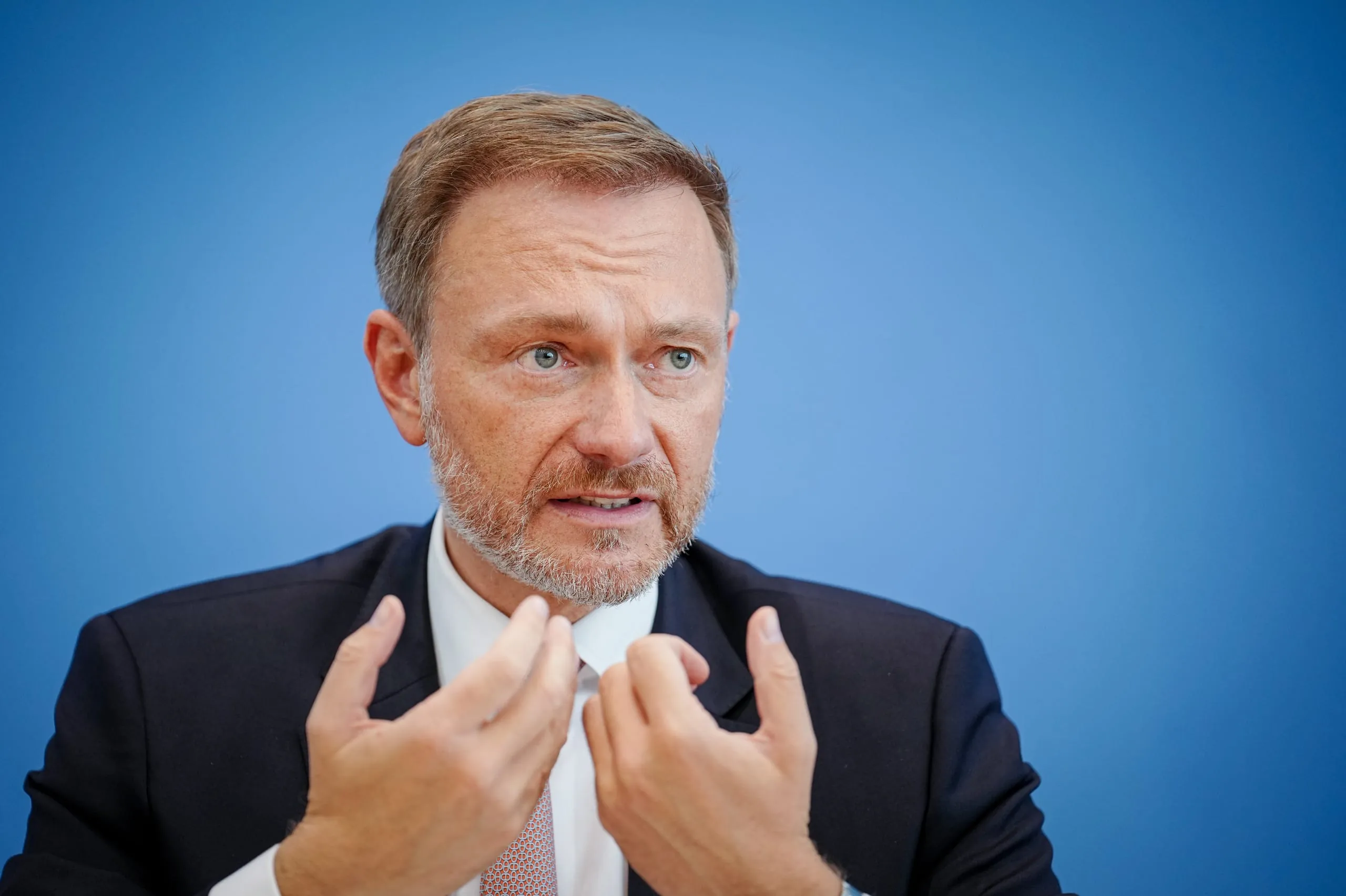 Lindner will Schuldenbremse wieder einhalten