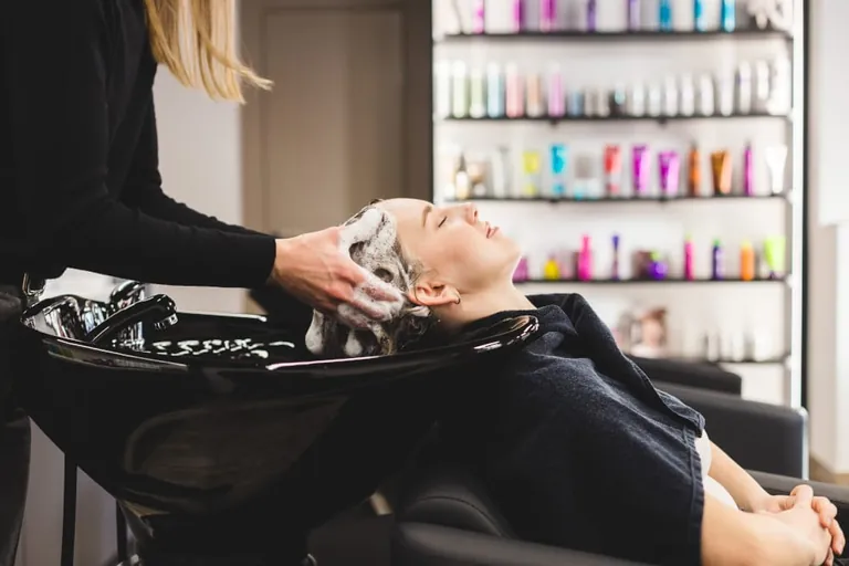 Samstagsarbeit beim Friseur