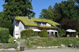 Gr&uuml;ndach auf einer Pension