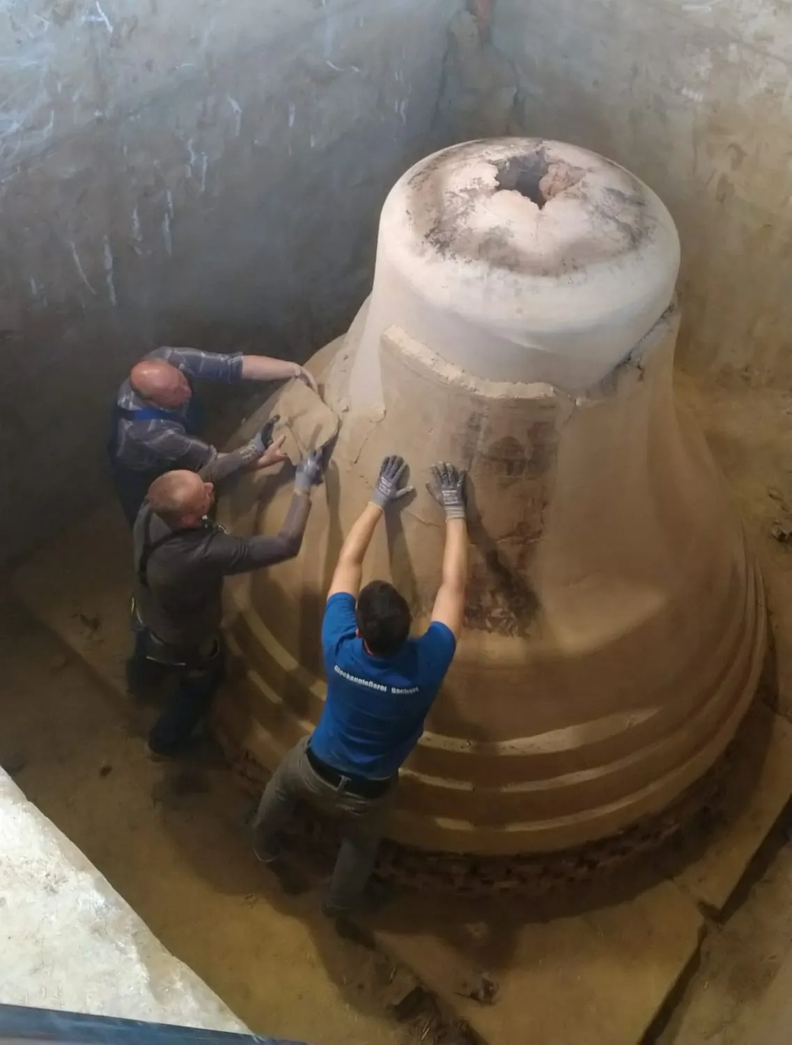 Falsche Glocke wird zerstört