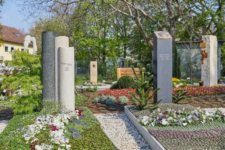 Grabsteine auf Friedhof