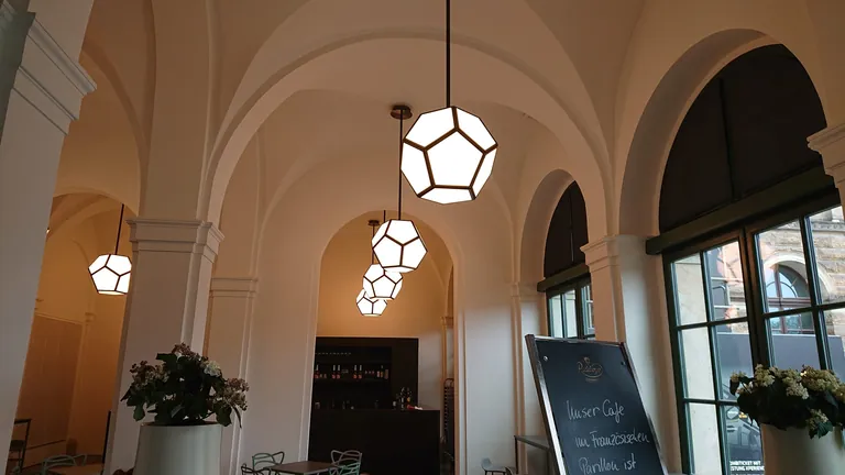 Dodekaeder-Leuchten im Dresdner Zwinger