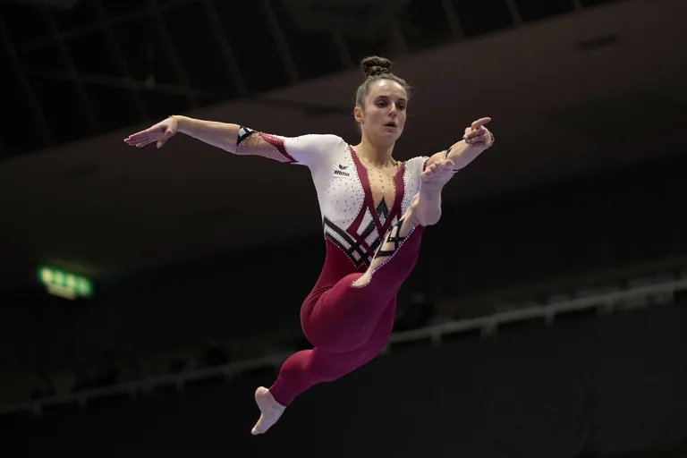Pauline Sch&auml;fer-Betz bei der Turn-WM 2021 in Japan