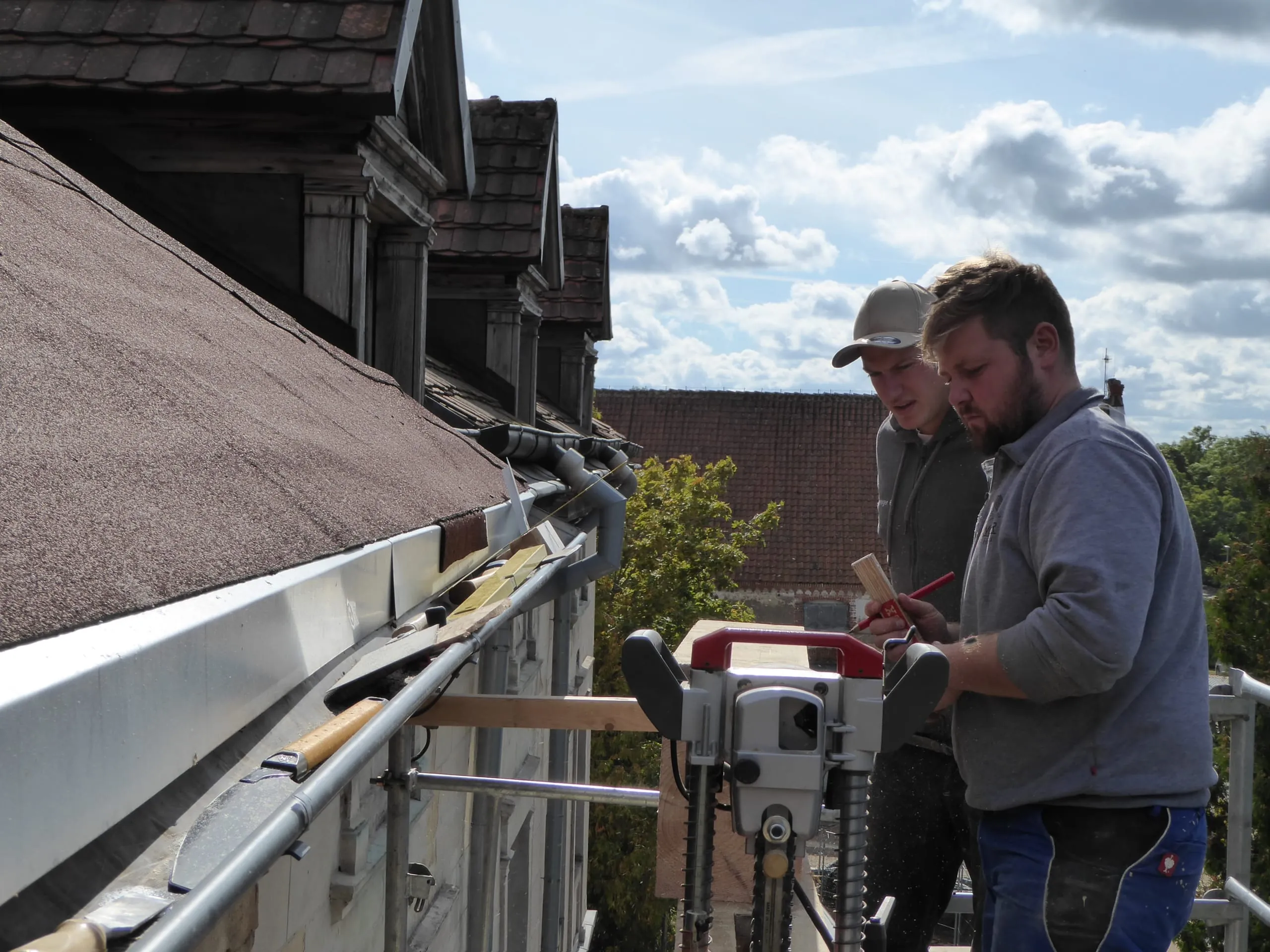 Arbeiten an der Außenfassade von Schloss Steinort