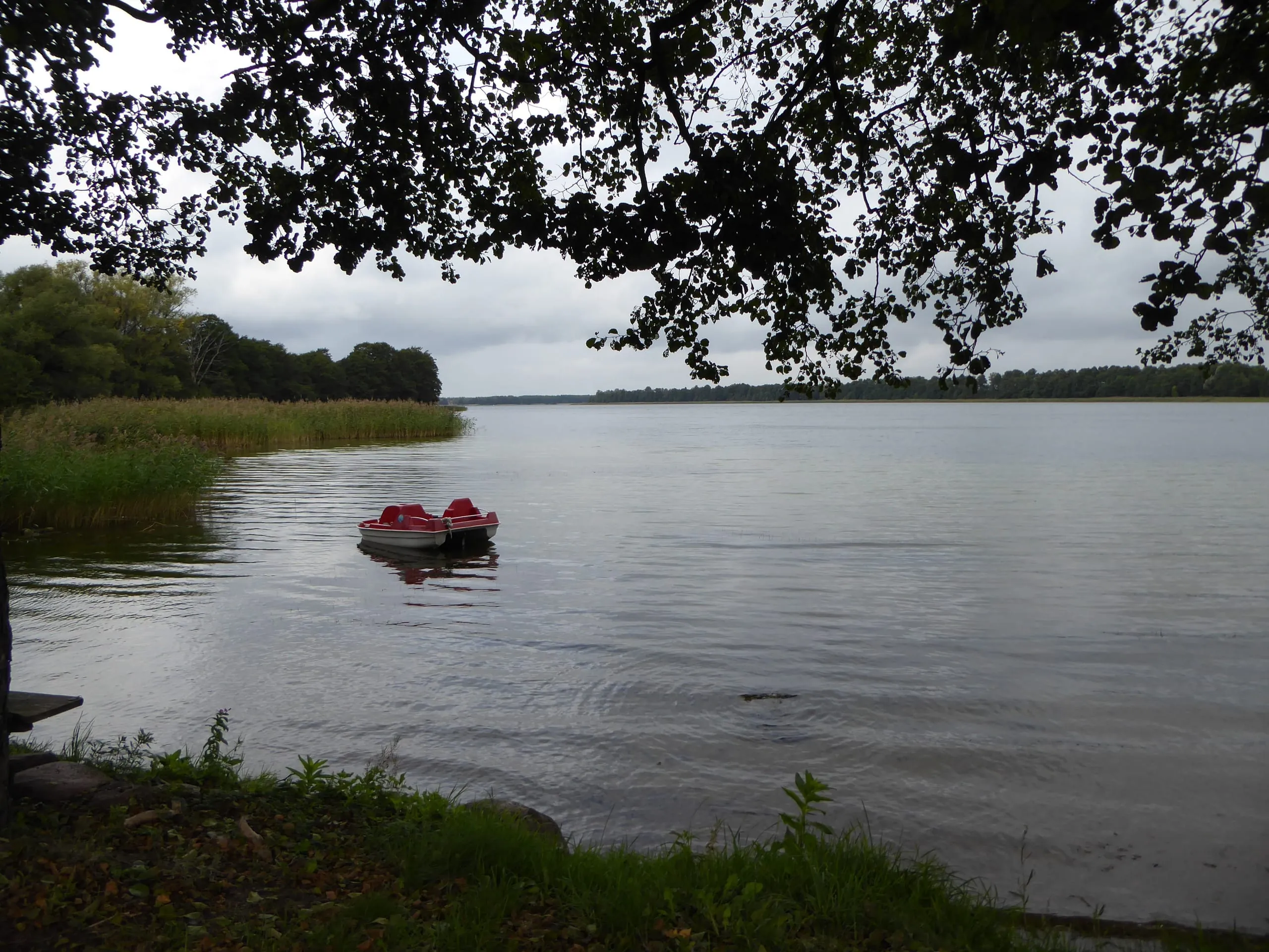 Der Steinort-See in Masuren Polen