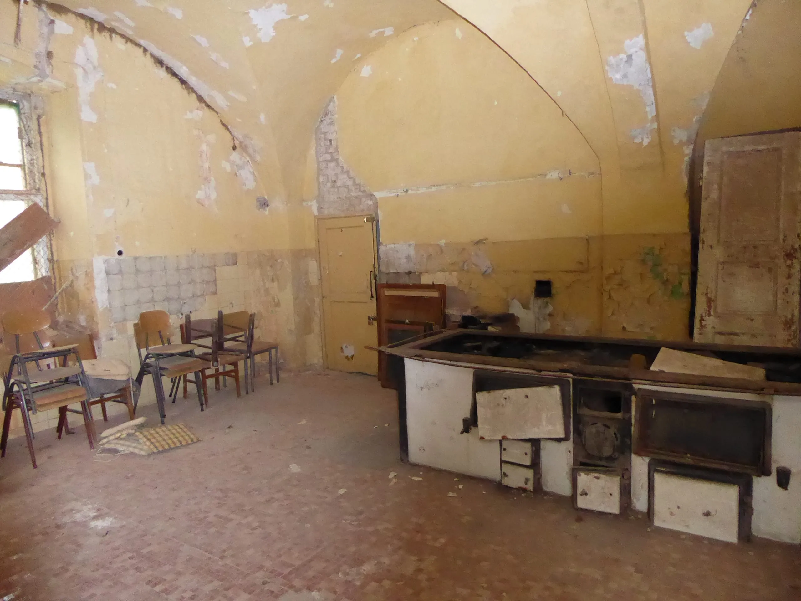 Ehemalige Küche mit Gewölbedecke im Westflügel von Schloss Steinort