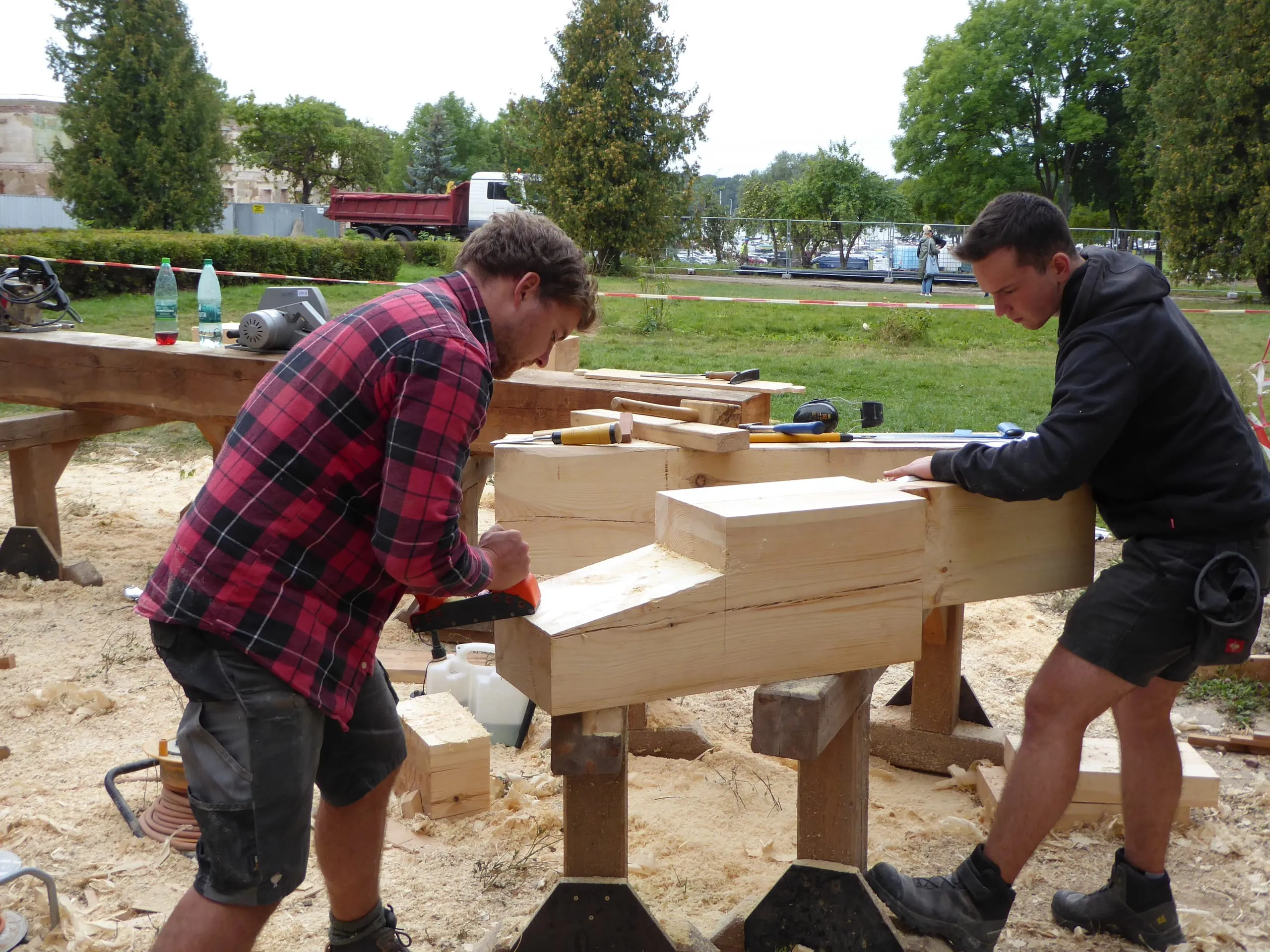 Ein Gerberstoß für Schloss Steinort wird bearbeitet