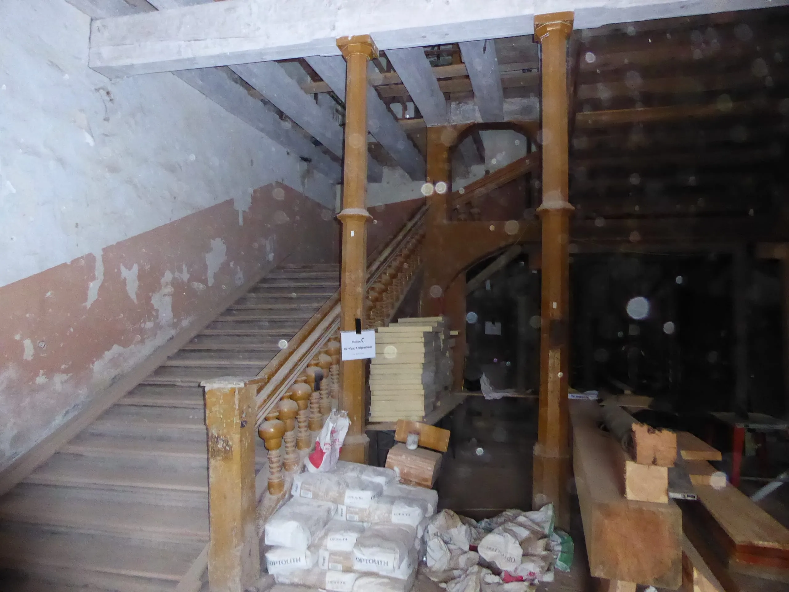 Ein Teil der doppelläufigen Eichentreppe von SChloss Steinort