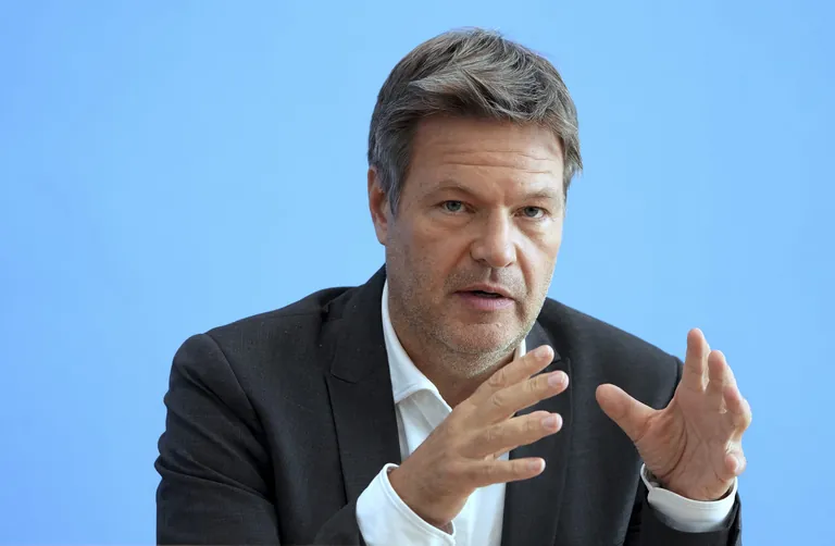 Bundeswirtschaftsminister Robert Habeck bei Pressekonferenz.