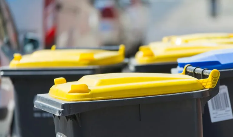 Verpackungsm&uuml;ll in gelben Tonnen