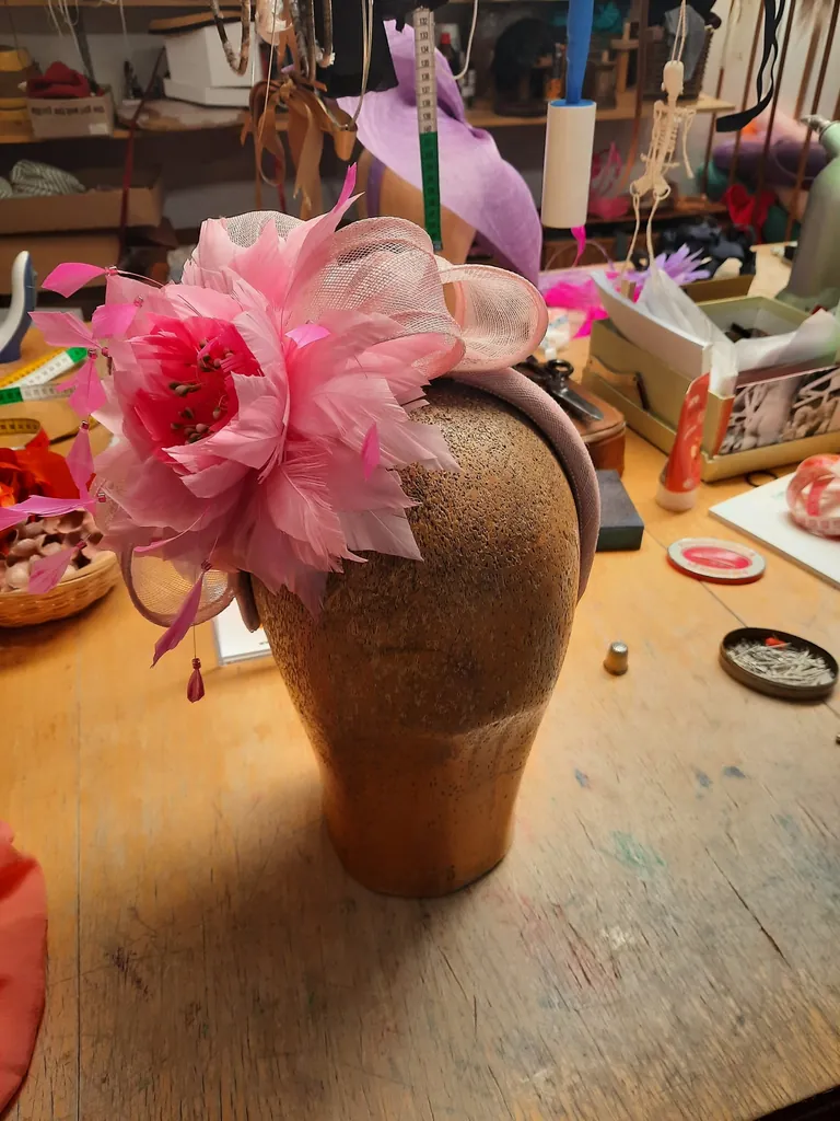 Rosa Fascinator (Kopfschmuck)