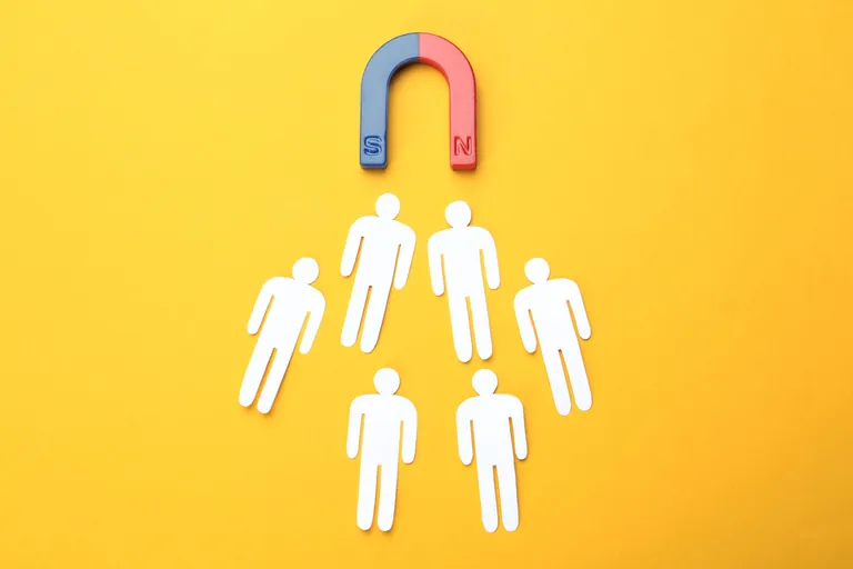 Magnet zieht Menschen an