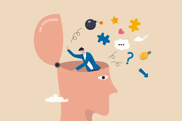 Mensche mit offenem Kopf und vielen Ideen