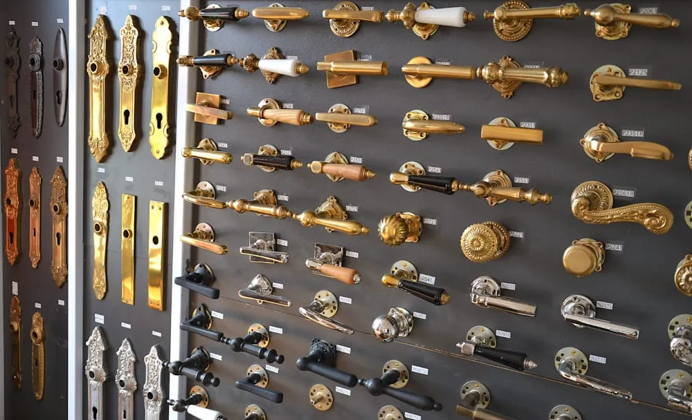 Historische Türbeschläge: Textroboter hilft beim Onlineverkauf