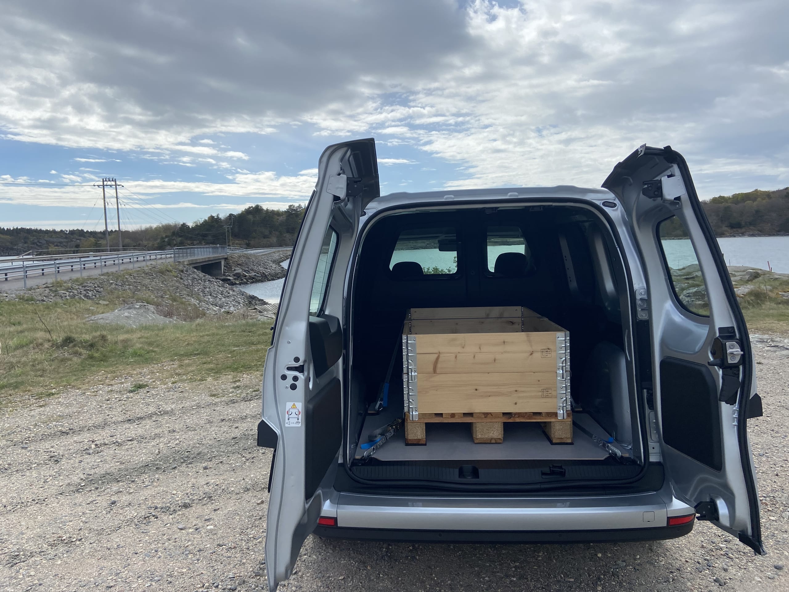 Geöffnete Hecktür des eCtian Kastenwagen