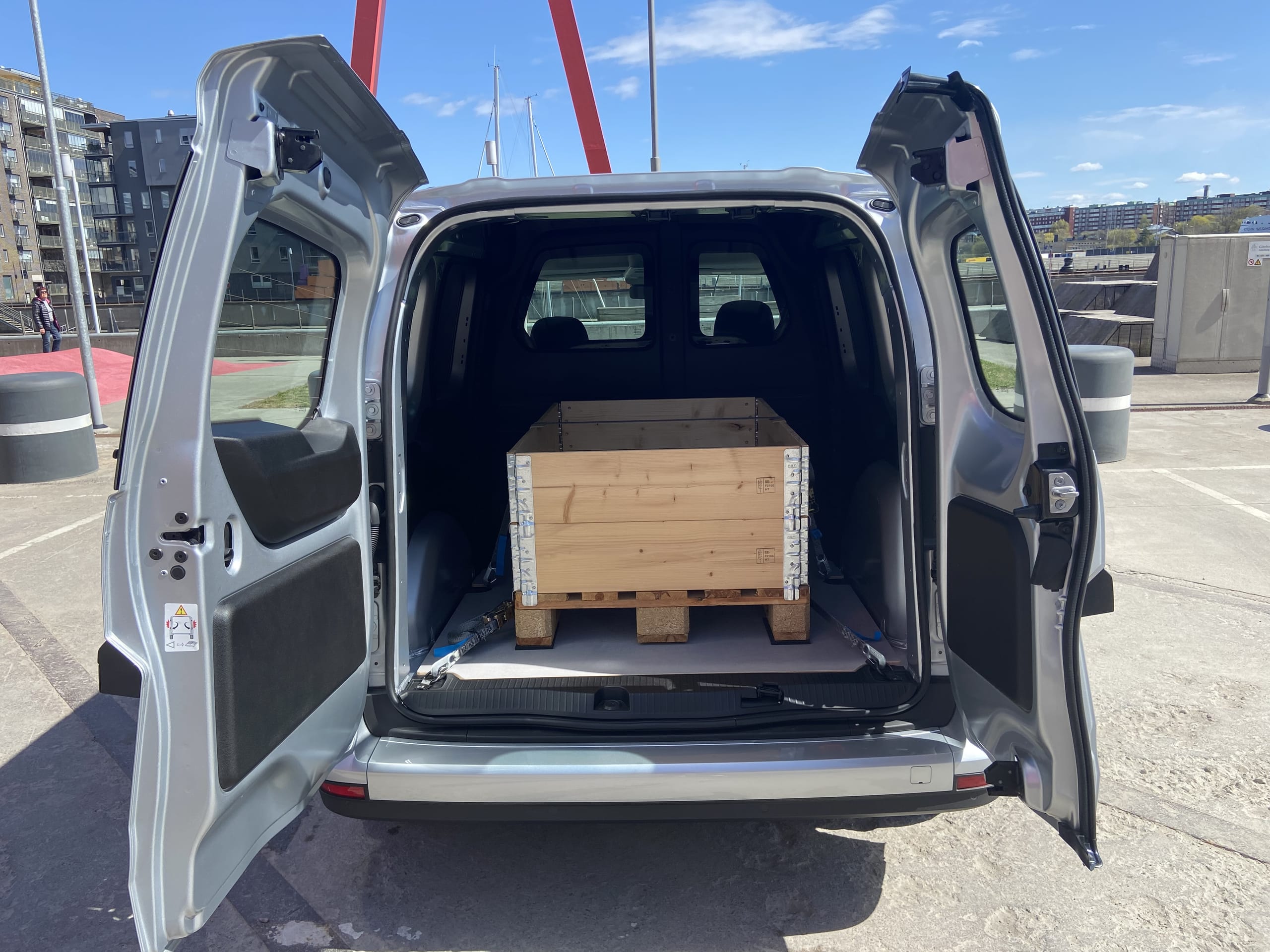 Geöffnete Hecktür des eCtian Kastenwagen