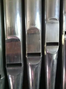 Orgelpfeifen miot einem hohen Blei-Anteil.