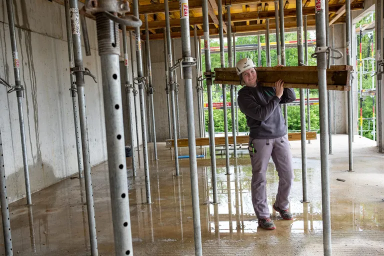 Mareike Schäufele auf der Baustelle