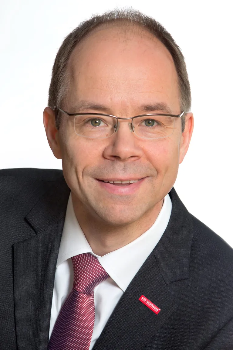 Portraitfoto Jan Dannenbring.