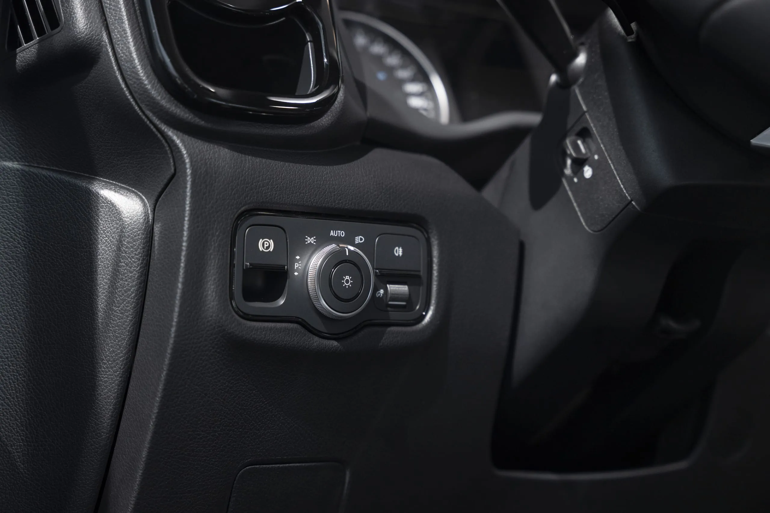 Mercedes-Benz Vito Lichtschalter und Parkbremse