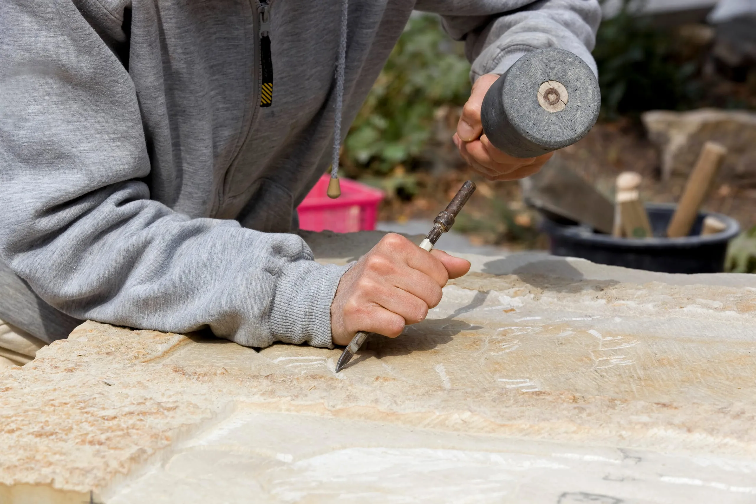 Höhere Ausbildungsvergütung im Steinmetzhandwerk