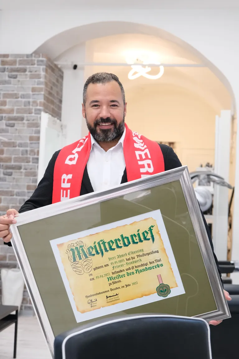 Ahmed Elhussiny mit Meisterbrief