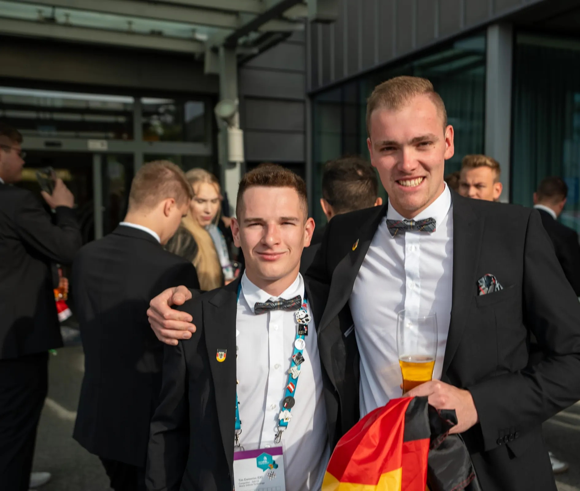 Land- und Baumaschinenmechatroniker Tim Damerius und Zimmerer Jonas Lauhoff