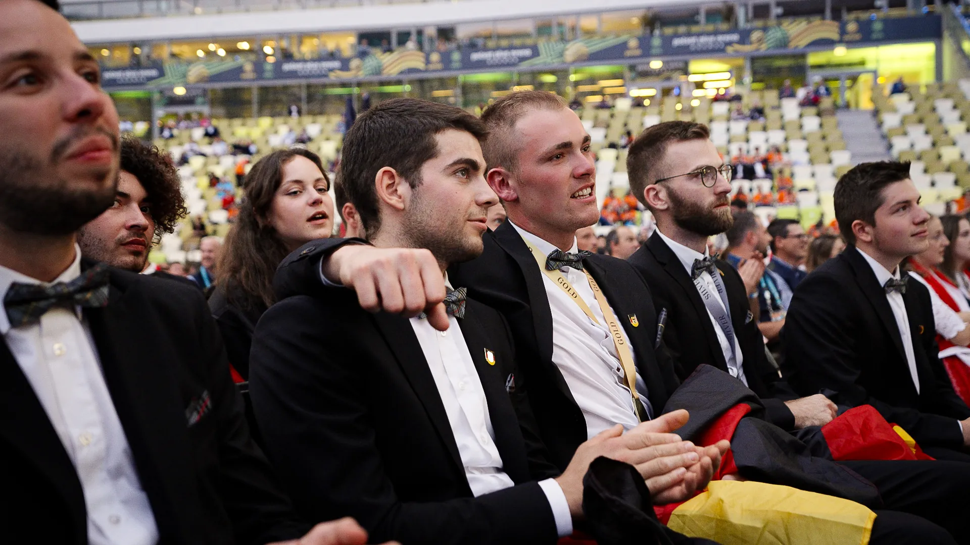 Stuckateur Nils Kugler und Zimmerer Jonas Lauhoff