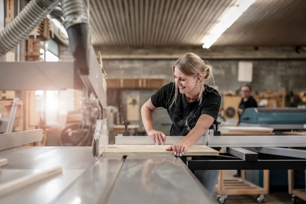 Handwerkerinnen und Handwerker fühlen sich gesünder als andere