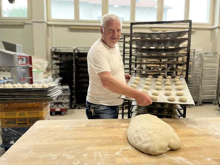 Bernhard Neuhoff in der Bäckerei