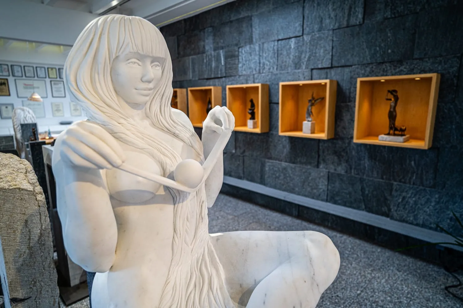 Eine Statue als Symbol der Balance