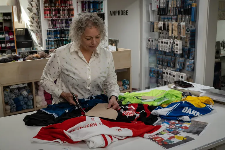 Susanne Eichhorn in ihrer Ma&szlig;schneiderei