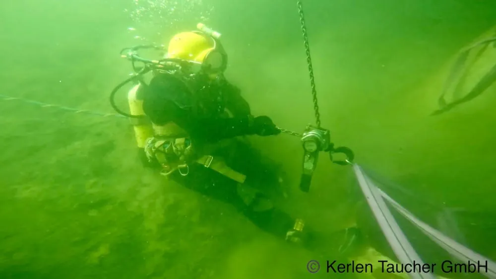 Meister auf der Unterwasserbaustelle